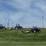 tractor_mowing_hill-16-800-600-100